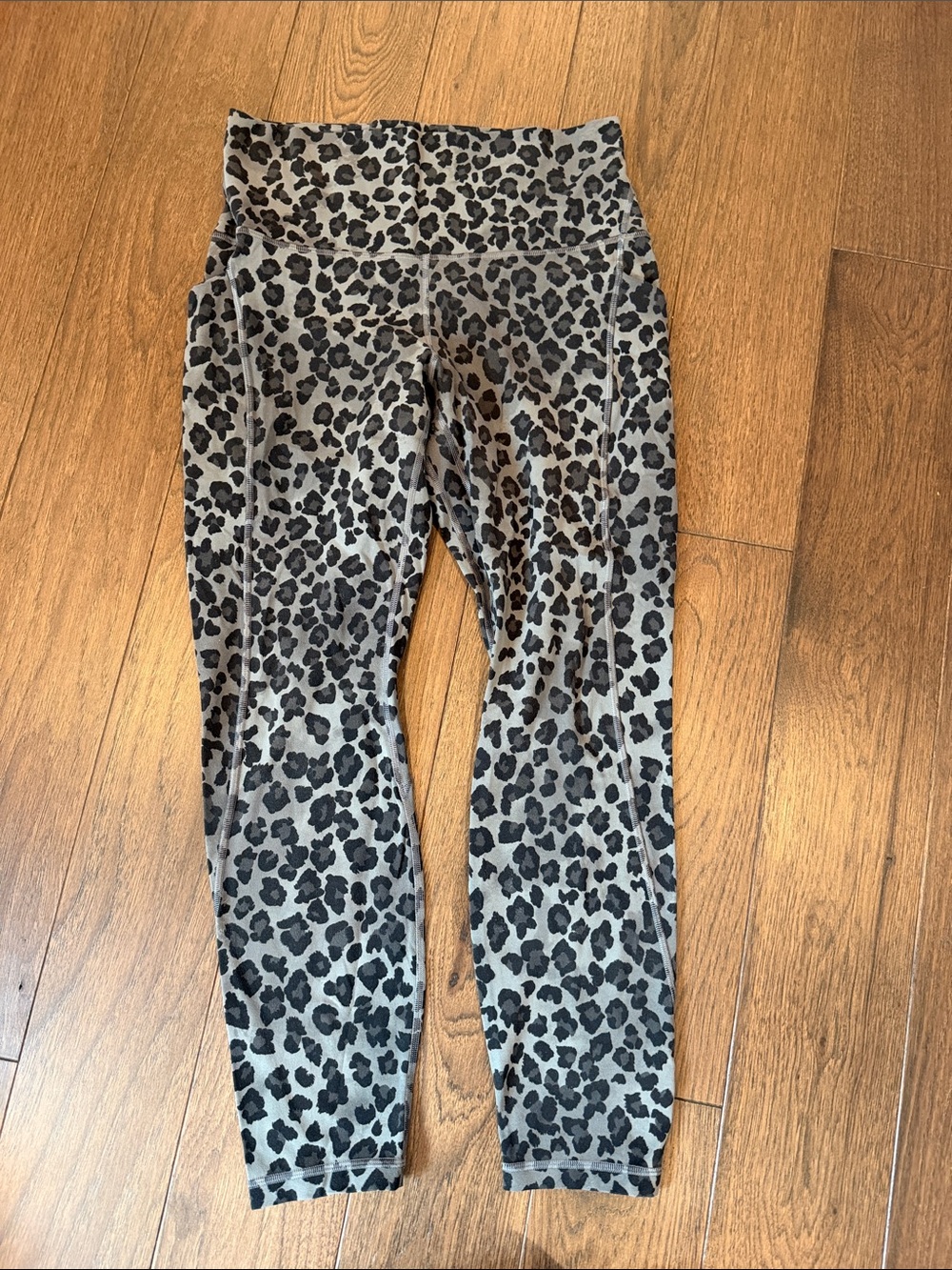 Lululemon InStill High-Rise Tight 25” ThreeD Leopard Gray Size 10 - C71-010